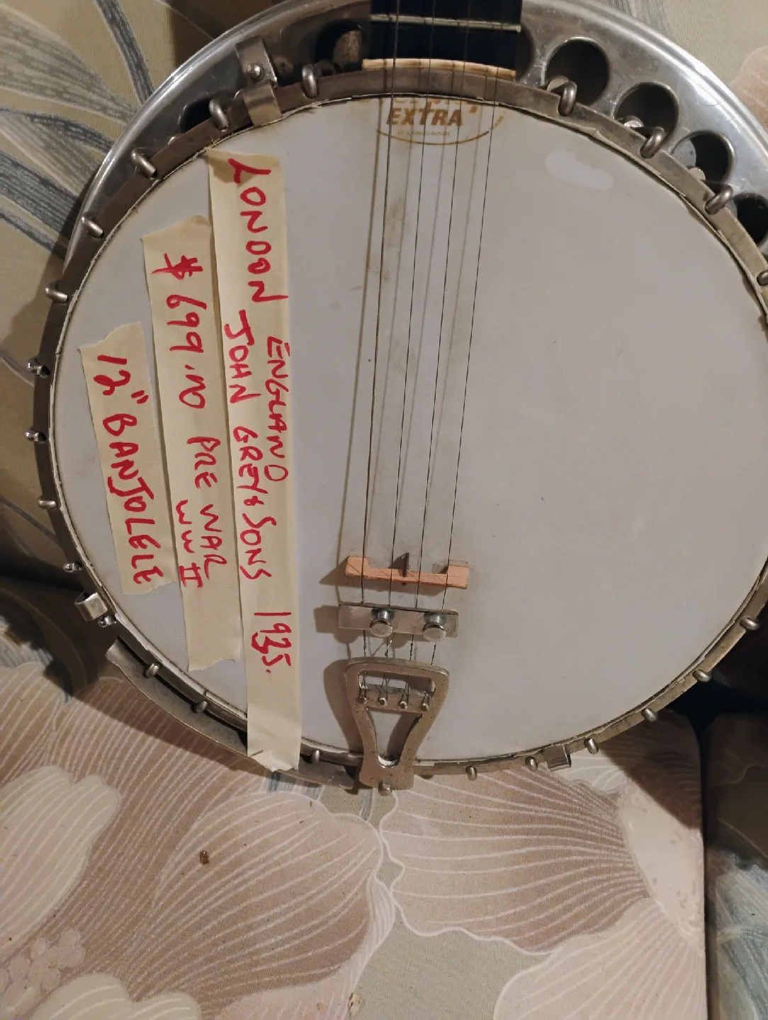 vintage musical instruments image indicator(3)