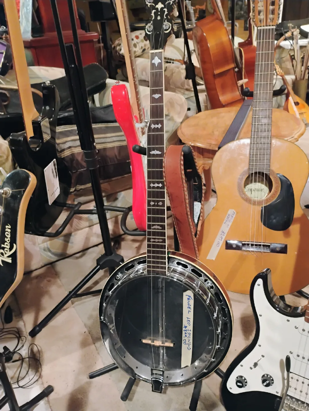 vintage musical instruments image indicator(4)