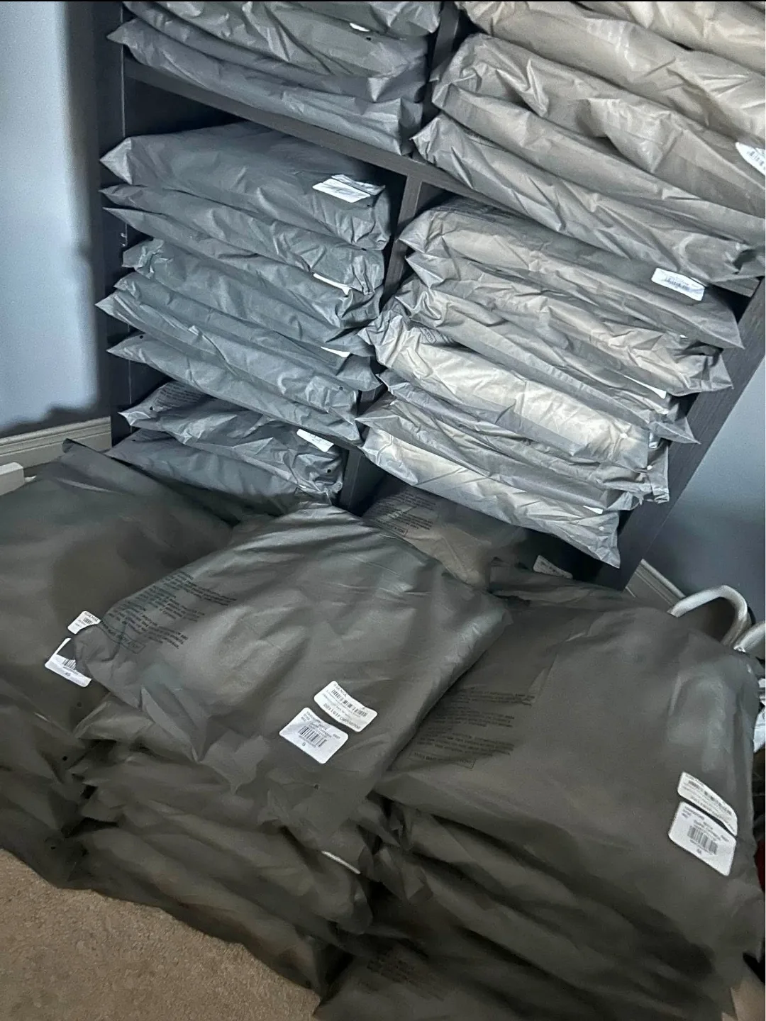 Essentials Fear of God Hoodies image indicator(3)