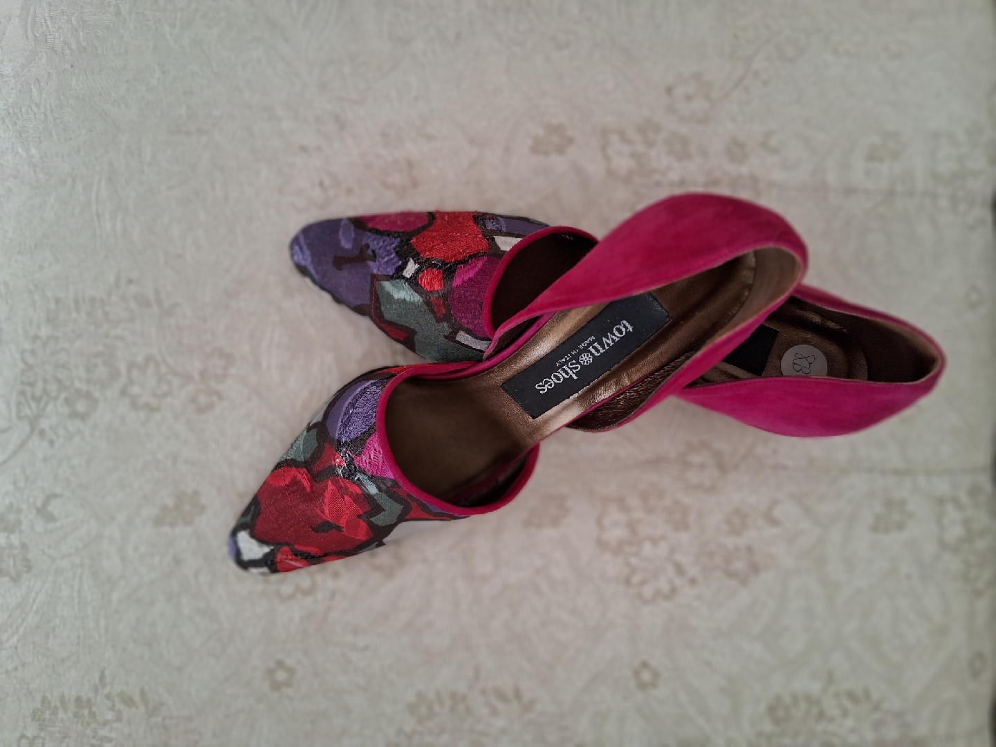 Town & Shoes Pink Suede Heels - Size 8B