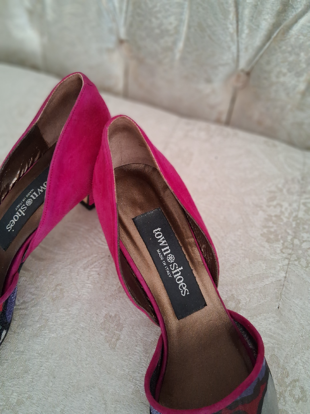 Town & Shoes Pink Suede Heels - Size 8B - photo 2