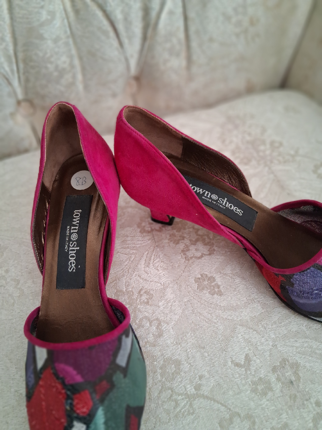 Town & Shoes Pink Suede Heels - Size 8B - photo 3