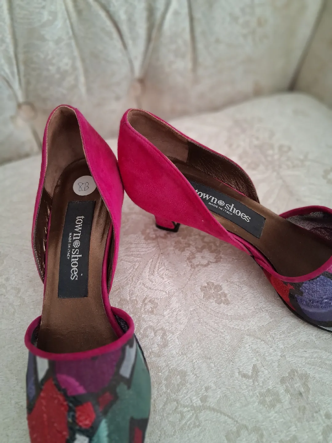 Town & Shoes Pink Suede Heels - Size 8B image indicator(3)