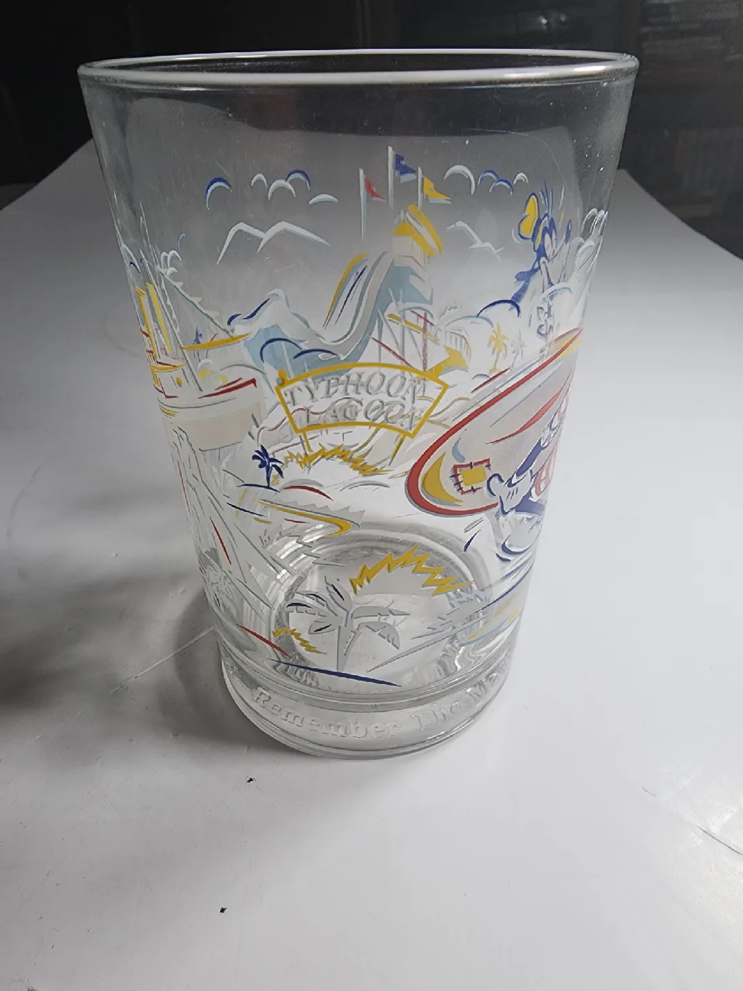 Disney World Goofy Typhoon Lagoon Glass image indicator(3)