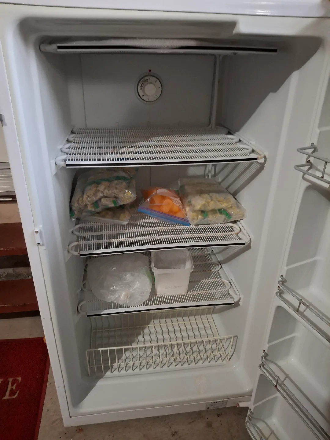 Kenmore White Freezer - 27" x 47"x27" image indicator(7)