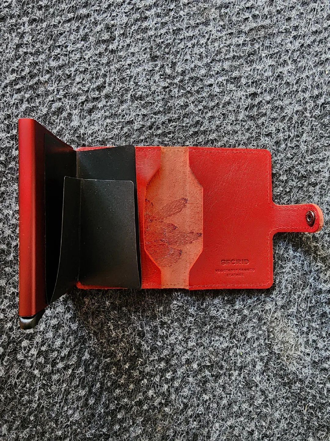 Women's Minimalist Secrid Wallet image indicator(3)