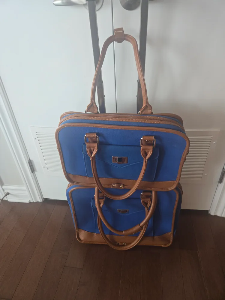 Blue Rolling Suitcase & Matching Tote Bag image indicator(3)
