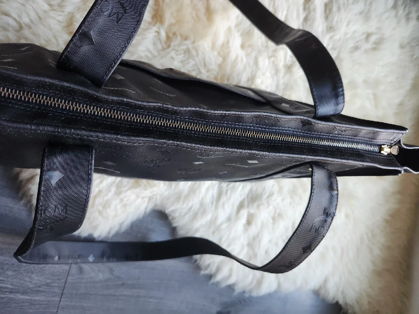 AUTHENTIC MCM BLAXK TOTE BAG image indicator(3)