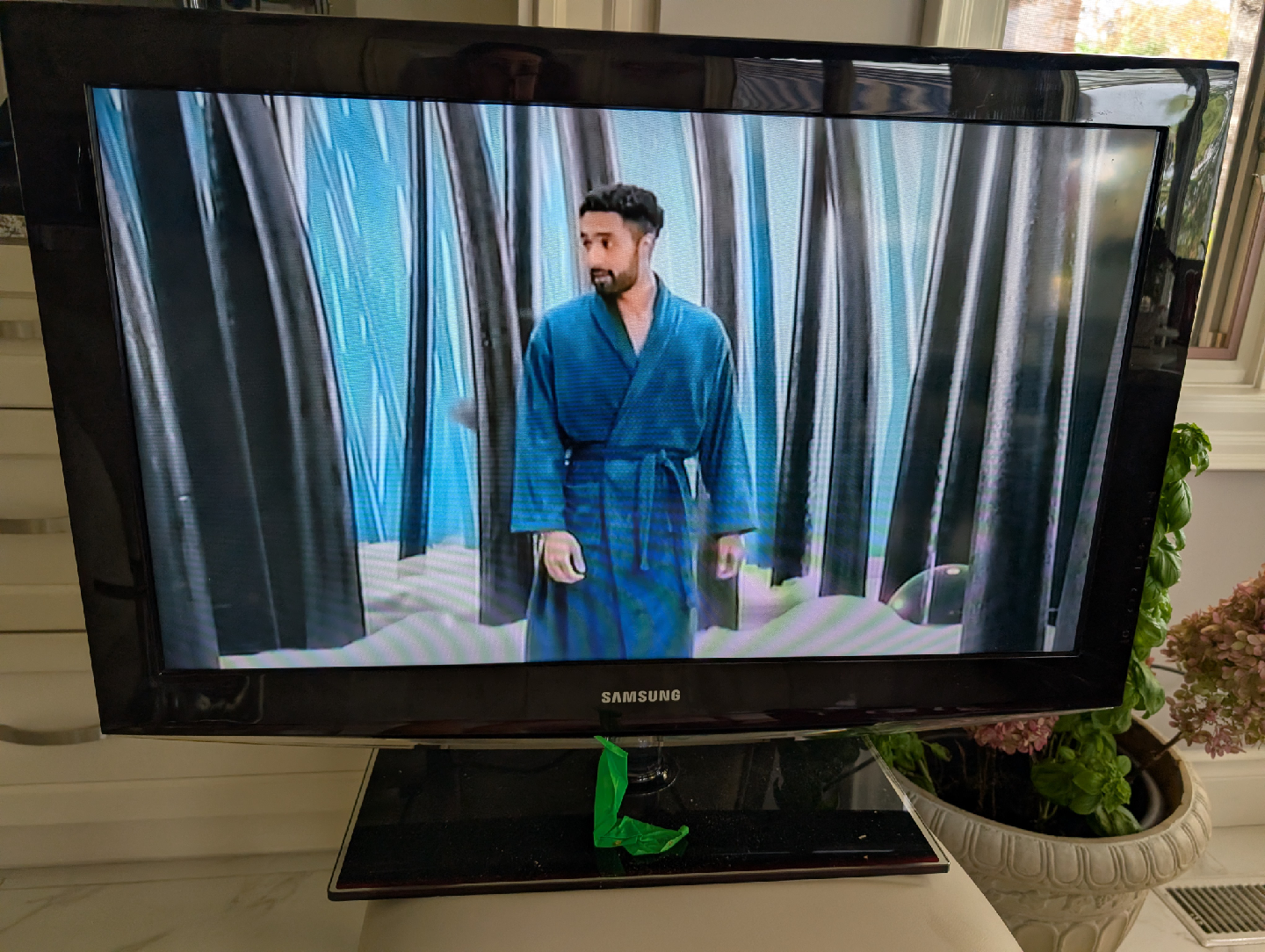 Samsung TV & CJ-Tech TV Wall Mount - photo 2