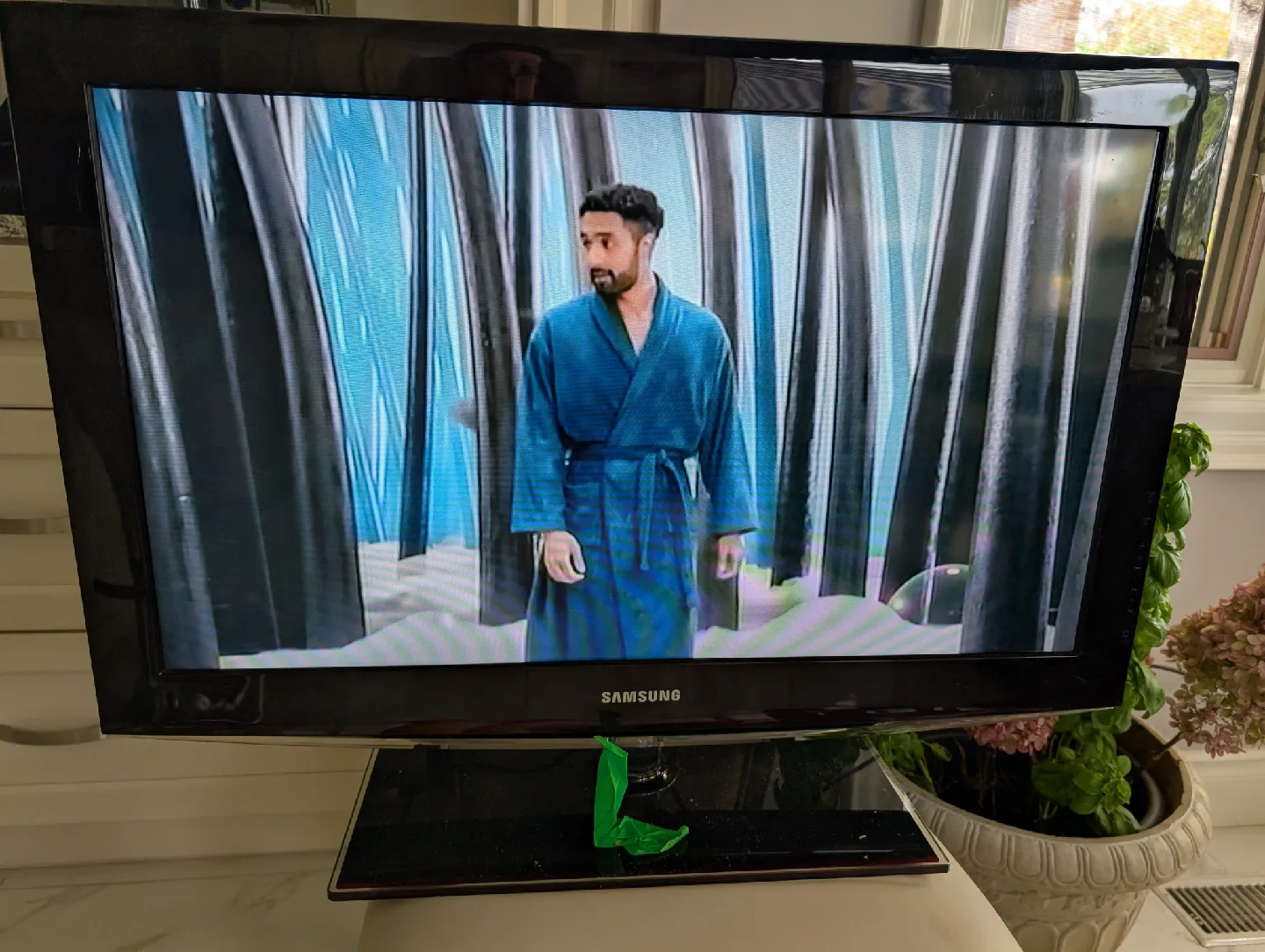 Samsung TV & CJ-Tech TV Wall Mount image indicator(2)