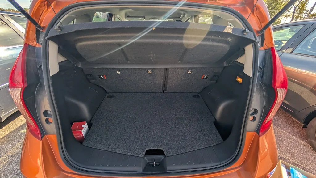 2018 Nissan Versa Note SV, Orange image indicator(8)