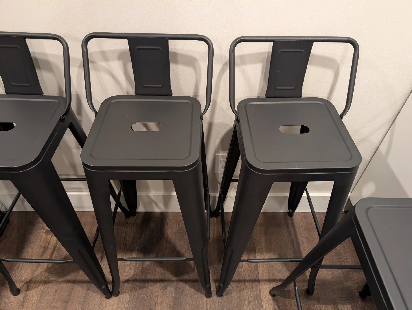 Set of 4 Black Metal Bar Stools image indicator(2)
