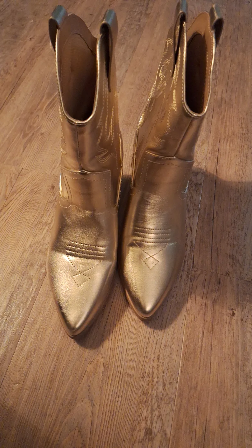 Gold Cowboy Boots image indicator(2)