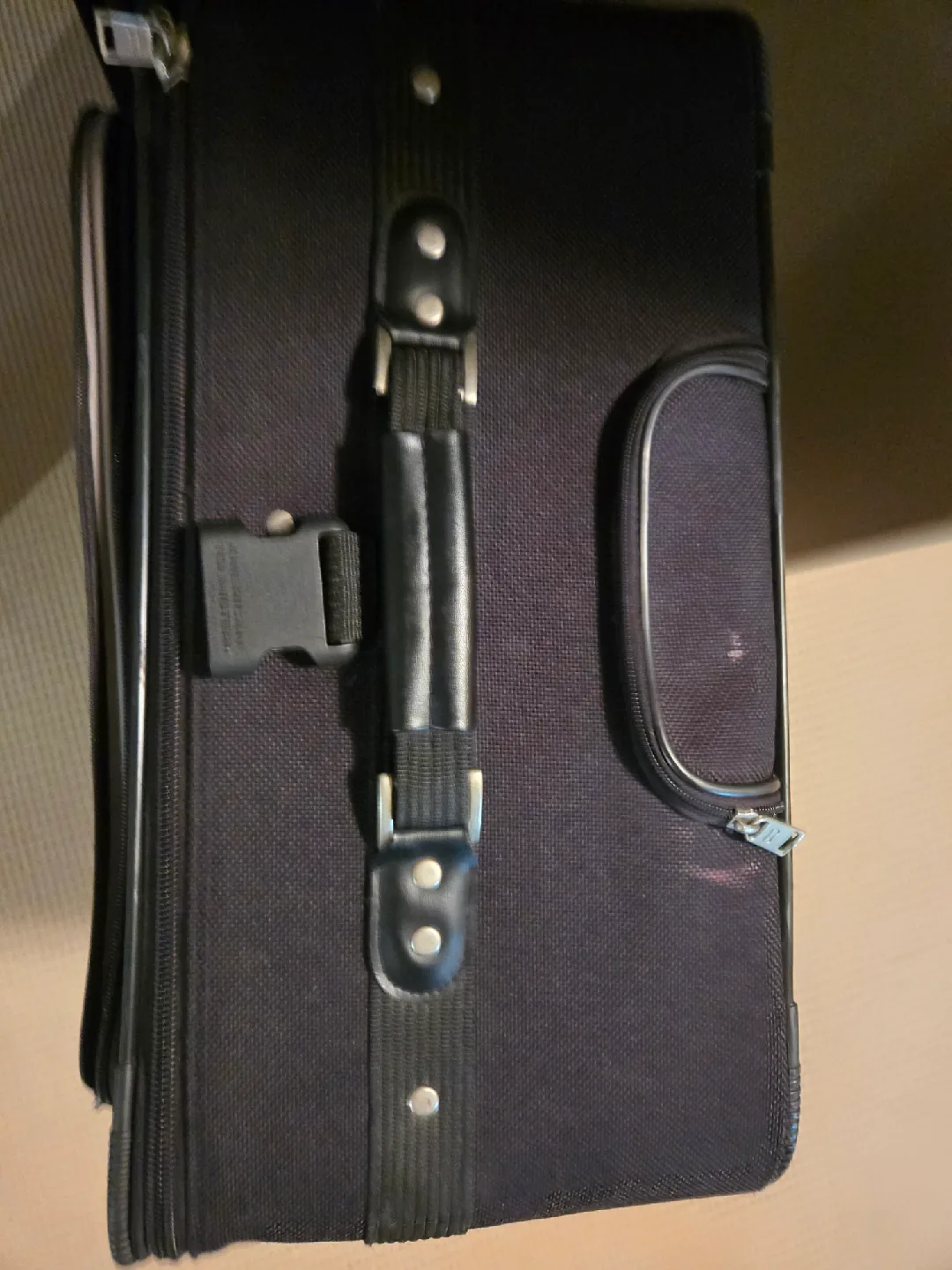 American Tourister Black Suitcase image indicator(2)