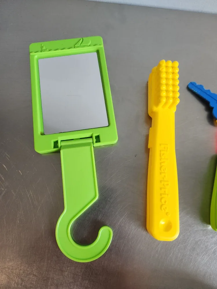 Fisher-Price Pretend Play Beauty Kit image indicator(5)