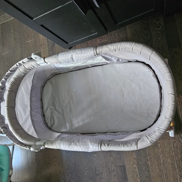 Safety First Rocking Baby Bassinet image indicator(3)