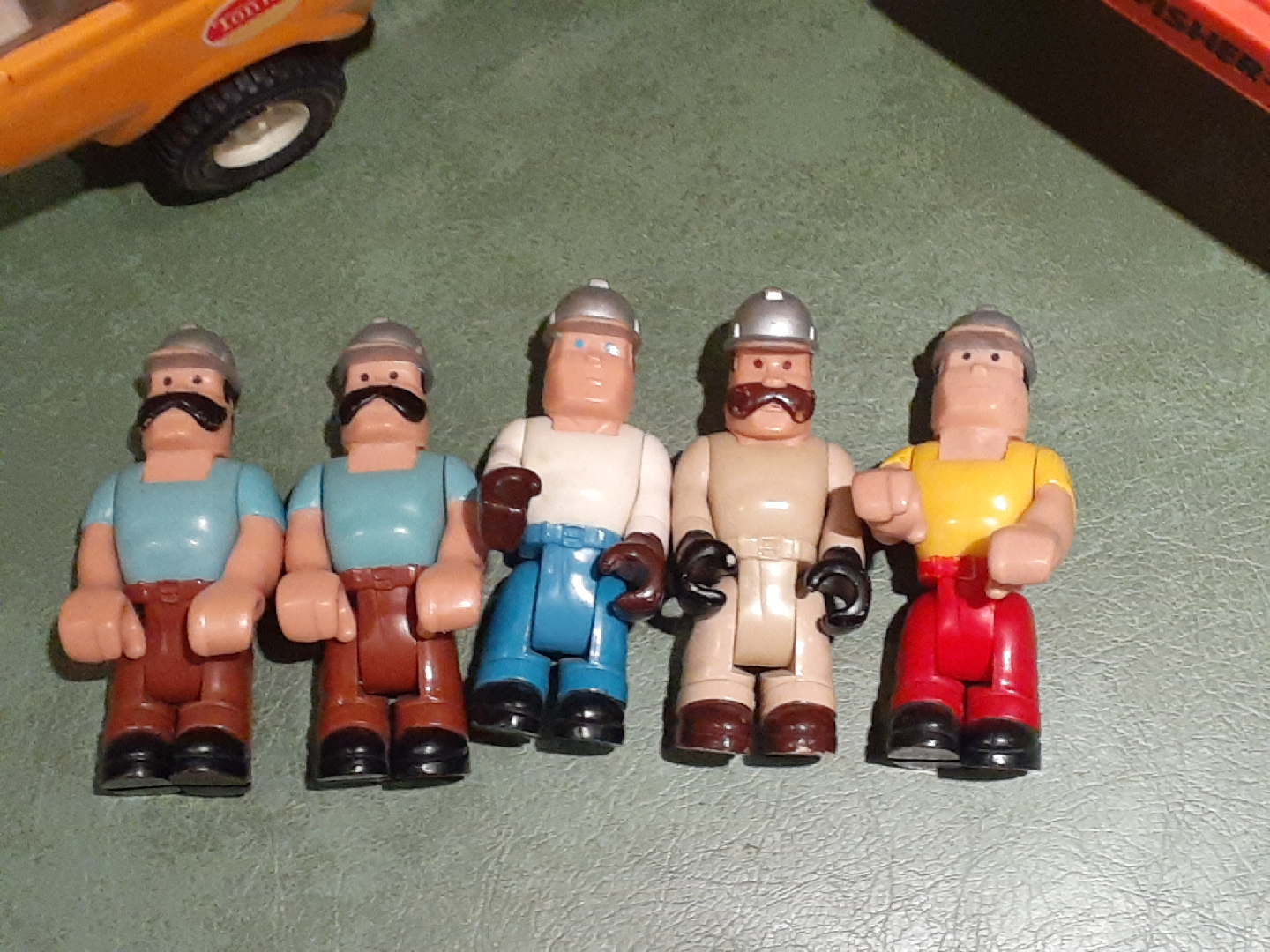 Tonka Dump Truck,Fisher Price Cement + Construction Workers - photo 2