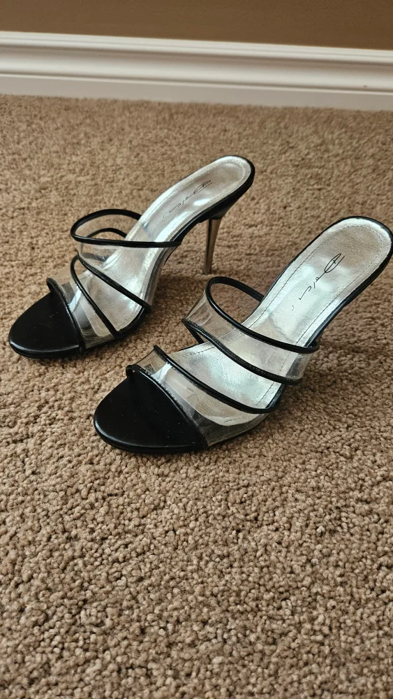 Diva Black Heels - Size 6 image indicator(5)