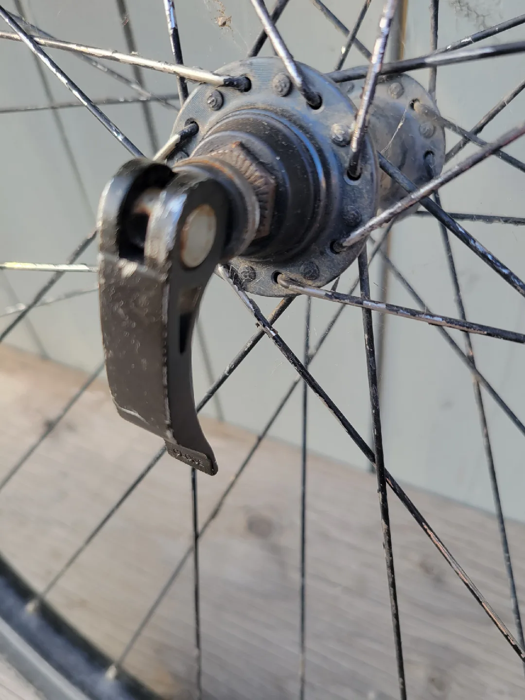 Bontrager Matrix 750 700x35c Bike Wheel image indicator(5)