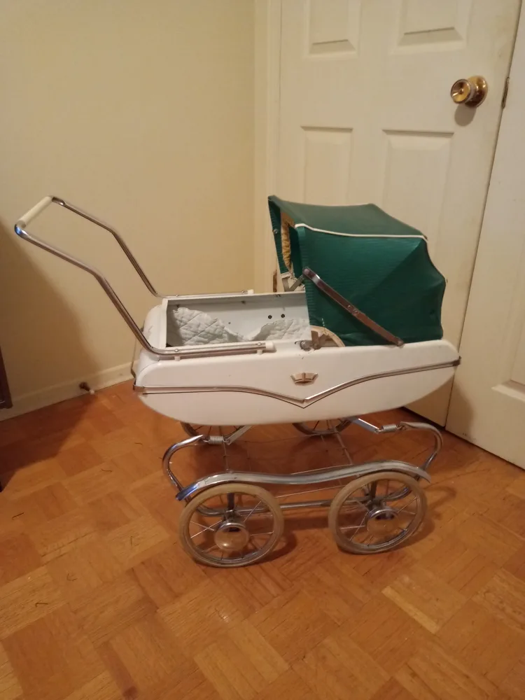 Vintage Doll carriage, White & Green thumbnail