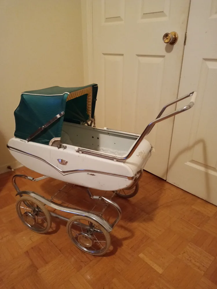 Vintage Doll carriage, White & Green image indicator(2)