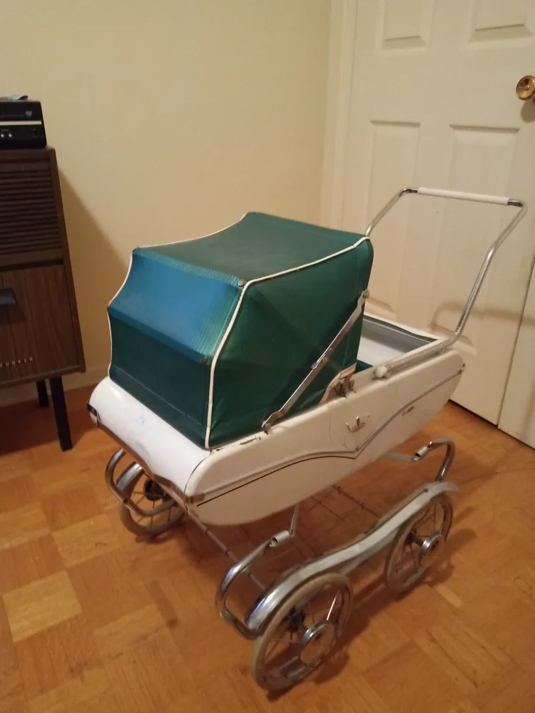 Vintage Doll carriage, White & Green image indicator(4)