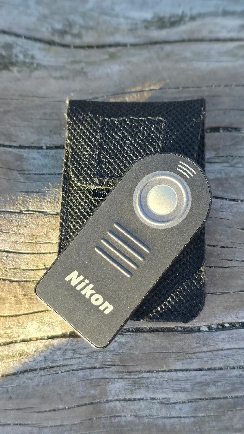 Nikon D80 Camera, Speedlight SB-600 Flash & Lowepro Bag image indicator(10)