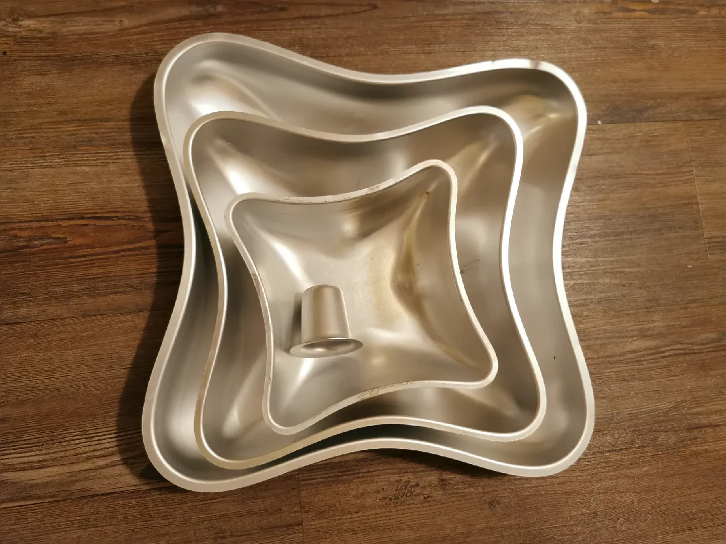 3-Tier Silver Cake Pan Set thumbnail
