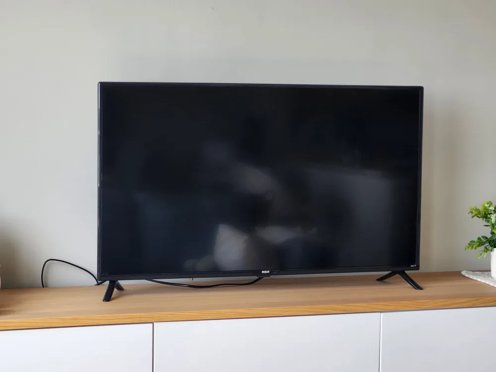 RCA Roku TV Model RTR4061-C-CA