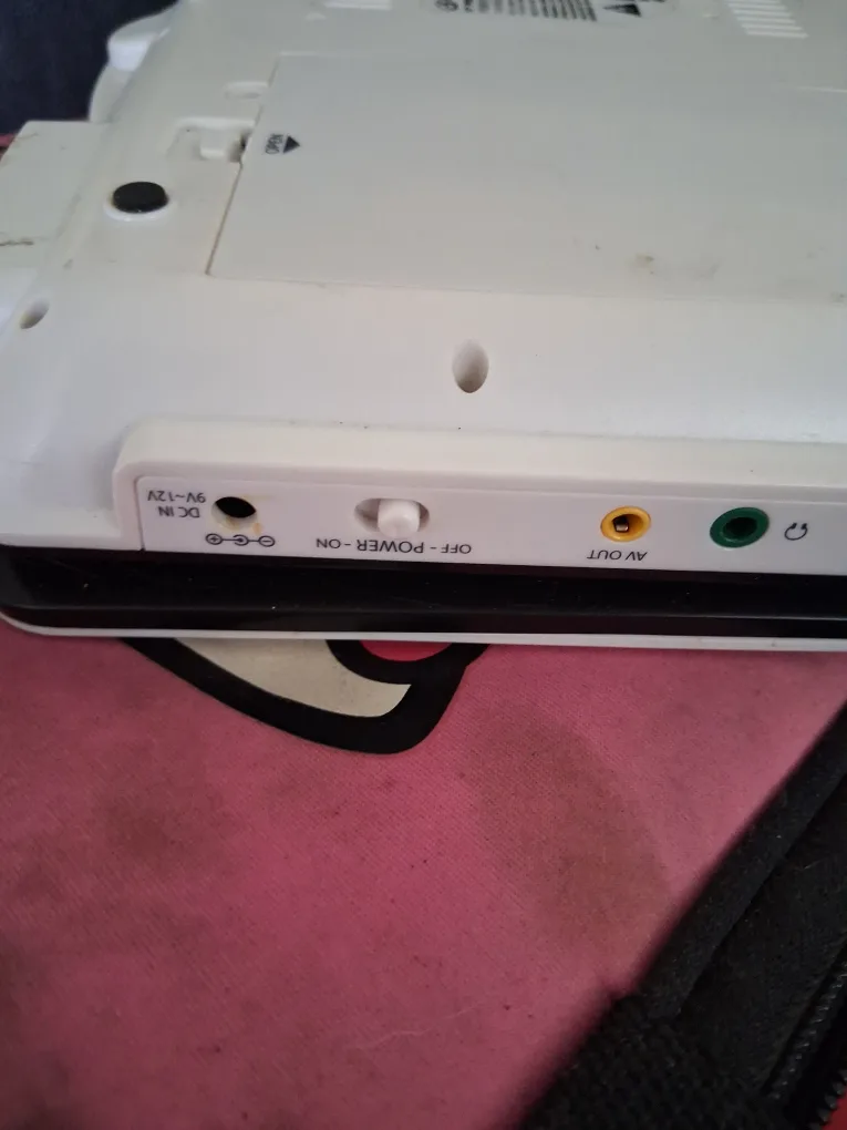 GPX Portable DVD Player - Model PD9011B image indicator(2)