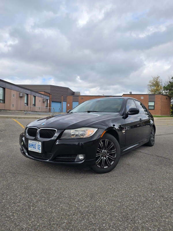 BMW 328i - Black Sedan