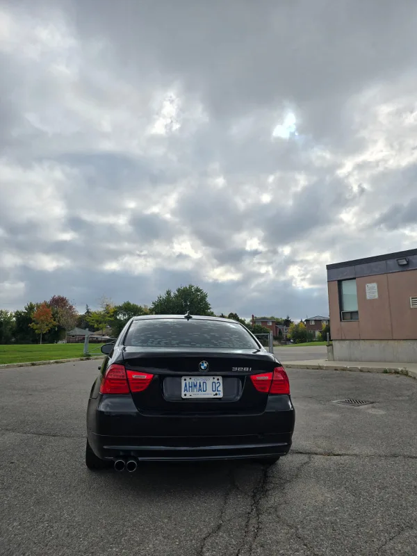 BMW 328i - Black Sedan image indicator(6)