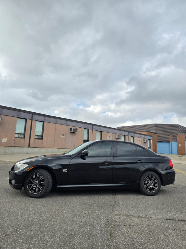 BMW 328i - Black Sedan - photo 5