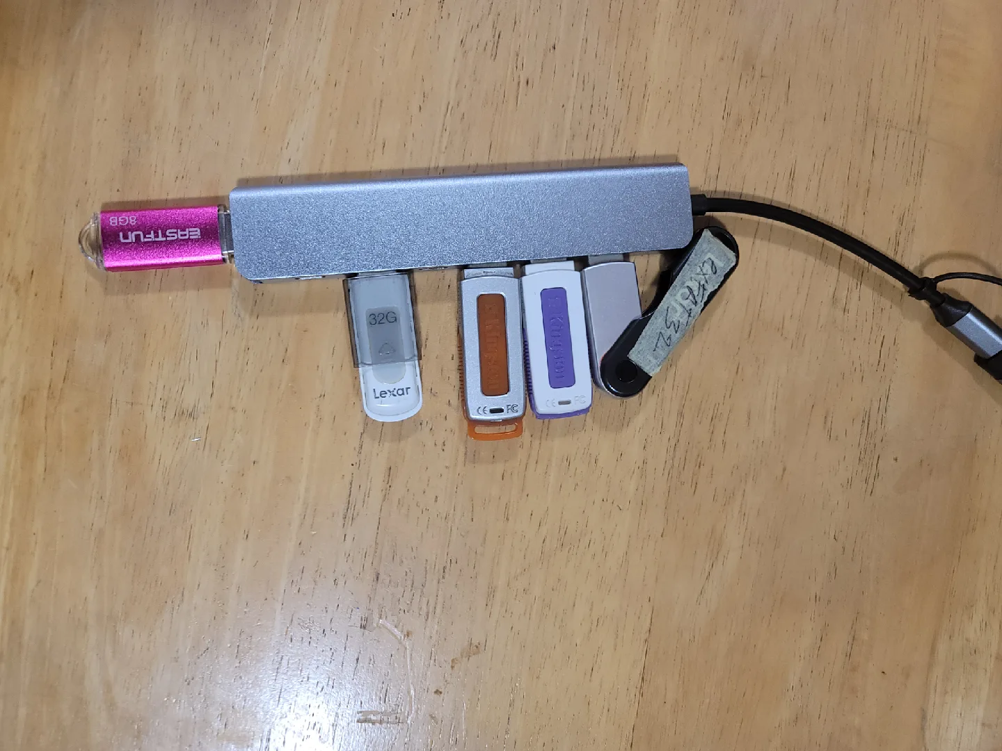 Hub USB 3.0 7 en 1 con puertos USB-C thumbnail