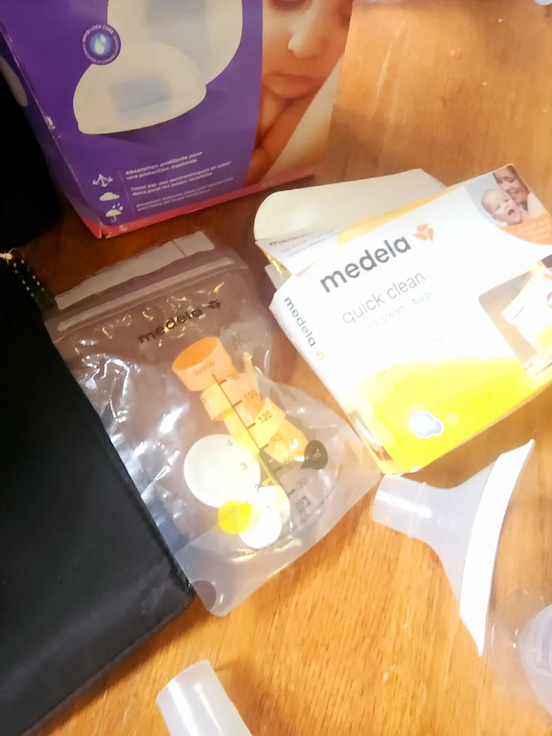 Medela & Haakaa Breast Pump Bundle image indicator(8)