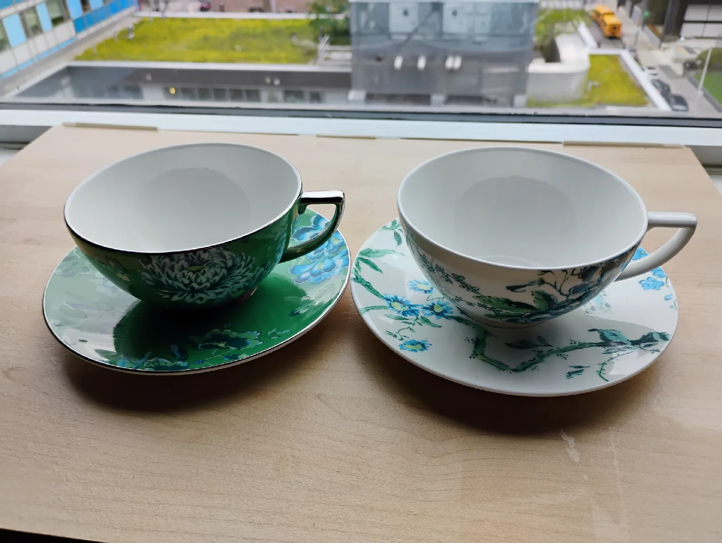Corning plates, tea cups and bowls  (shown in 3 pictures) image indicator(2)