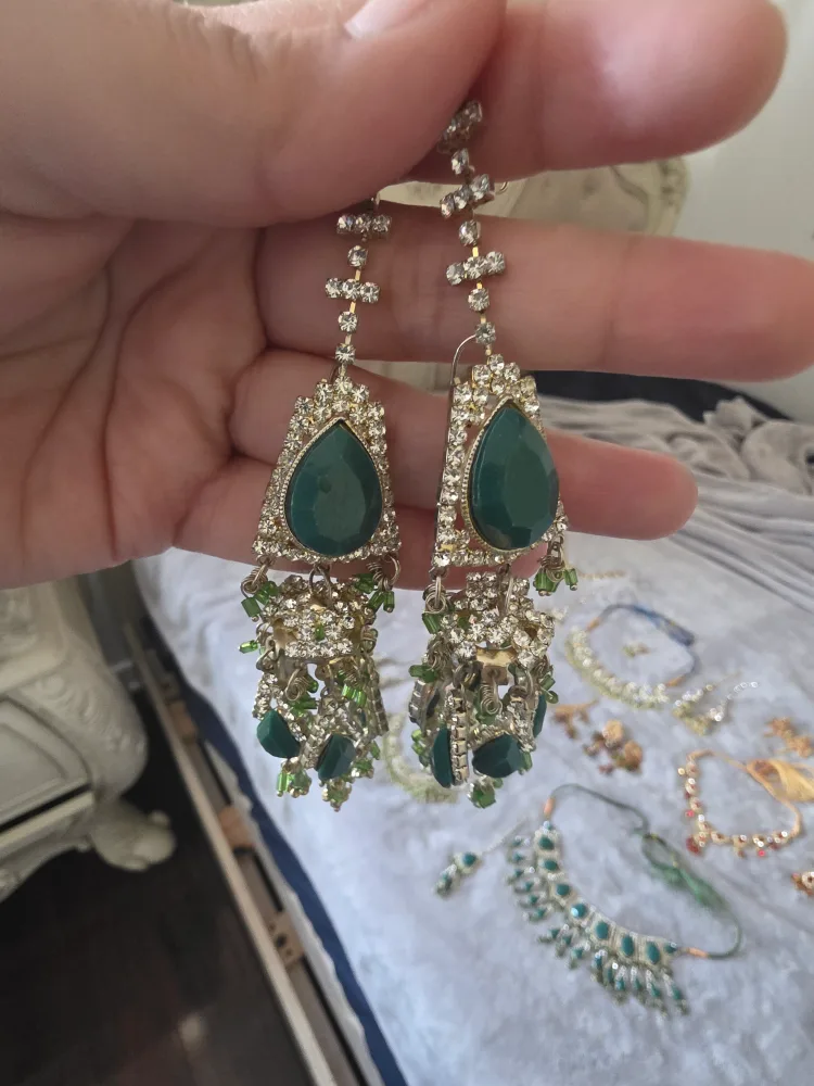 Green Stone Jewellery Set image indicator(2)