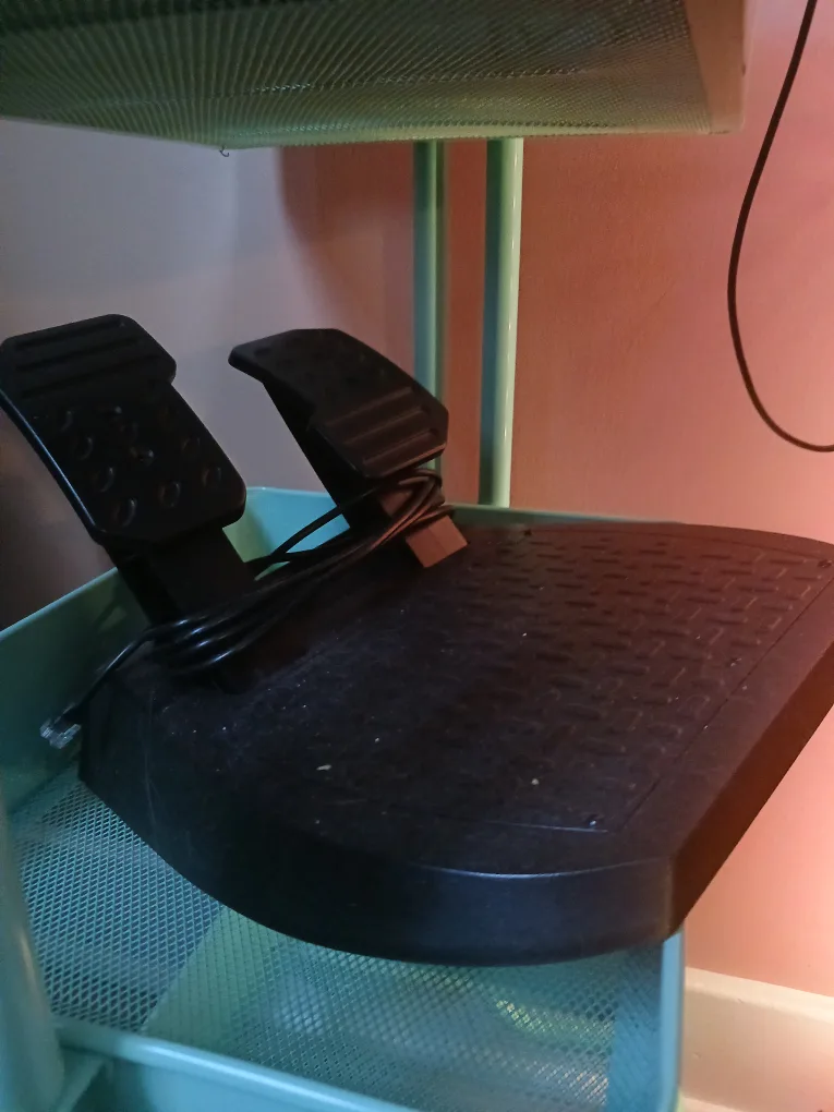 Thrustmaster Ferrari Racing Wheel & Pedals image indicator(2)