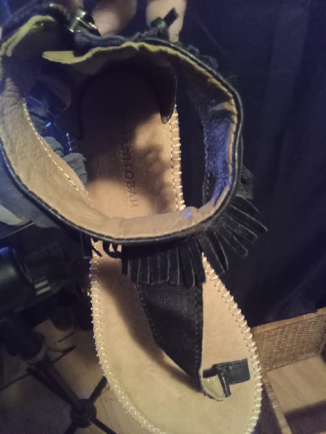 Manitobah Mukluks Black Leather Sandals - Size 9 image indicator(4)