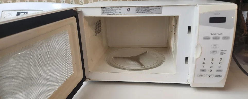 Kenmore 700 Watt Microwave image indicator(4)