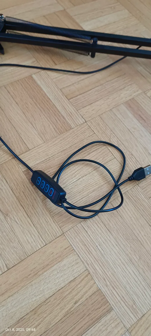 LED Ring Light with Adjustable Stand image indicator(3)