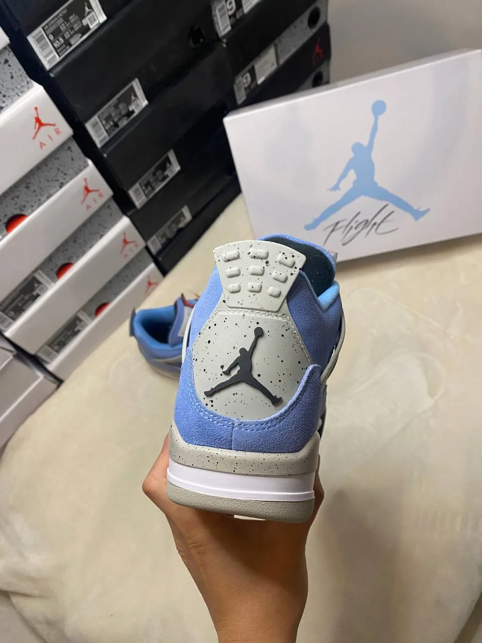 Air Jordan 4 Retro University Blue thumbnail