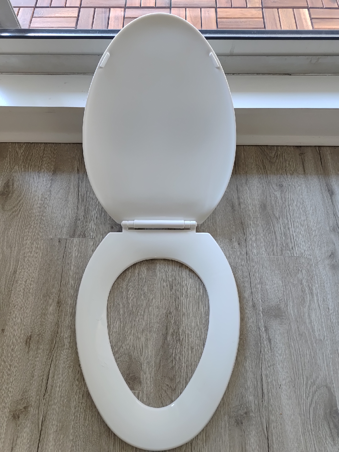 new toilet seat - photo 2