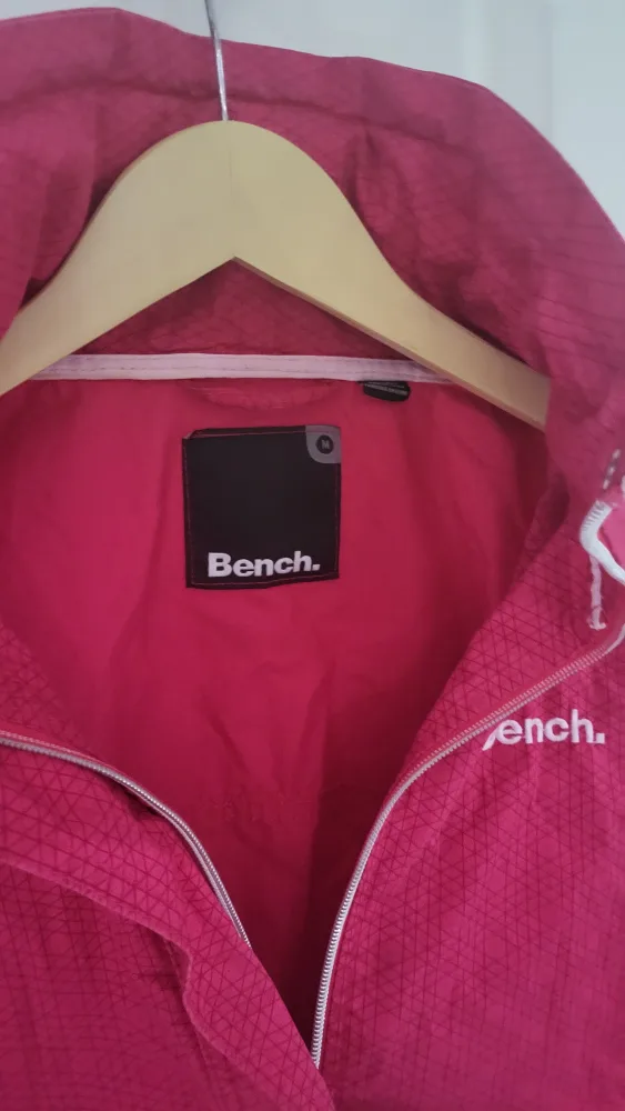 Bench. Pink Jacket Size M image indicator(2)