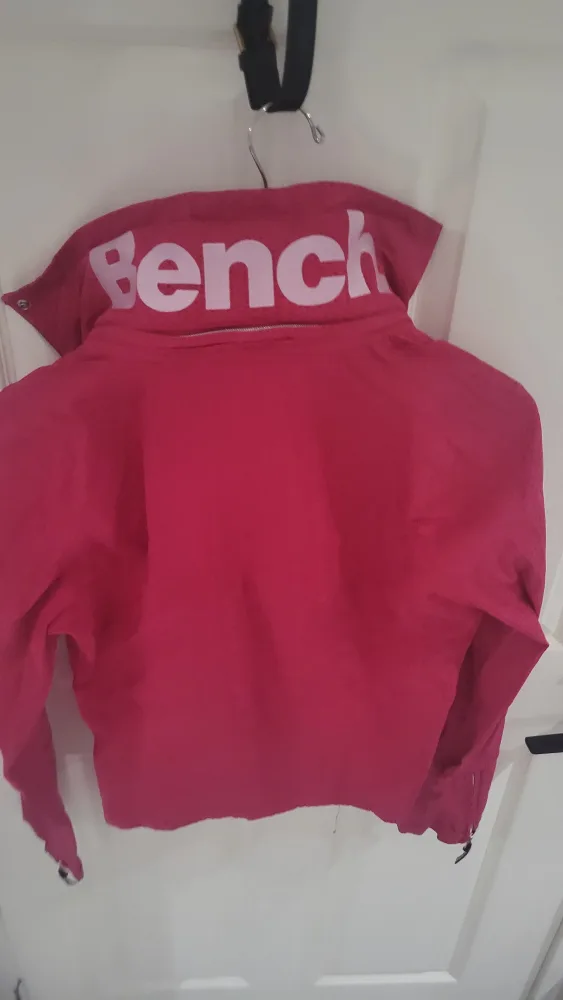 Bench. Pink Jacket Size M image indicator(3)
