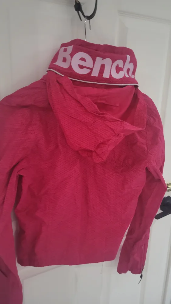 Bench. Pink Jacket Size M image indicator(4)