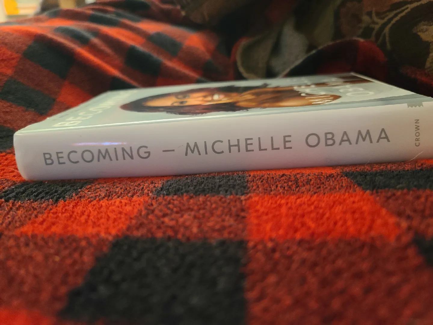 "Becoming" by Michelle Obama image indicator(3)