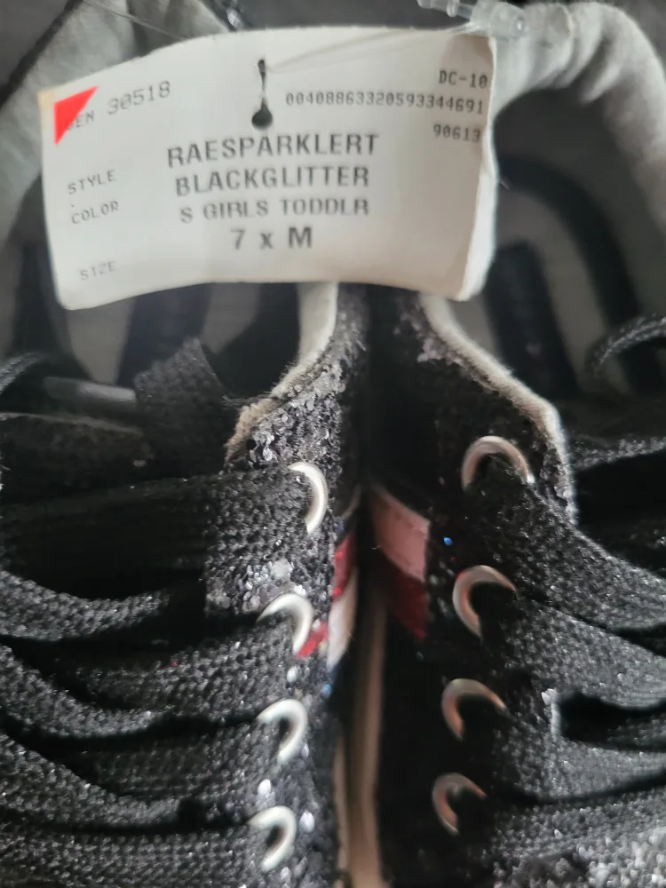 Tommy Hilfiger child's Suze 7 image indicator(2)