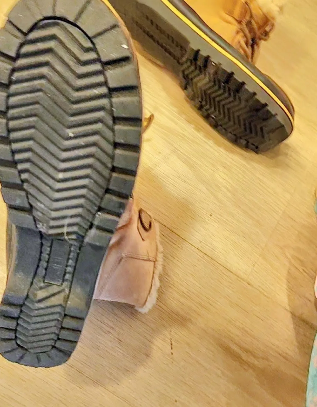 JBU Tan Winter Boots image indicator(4)