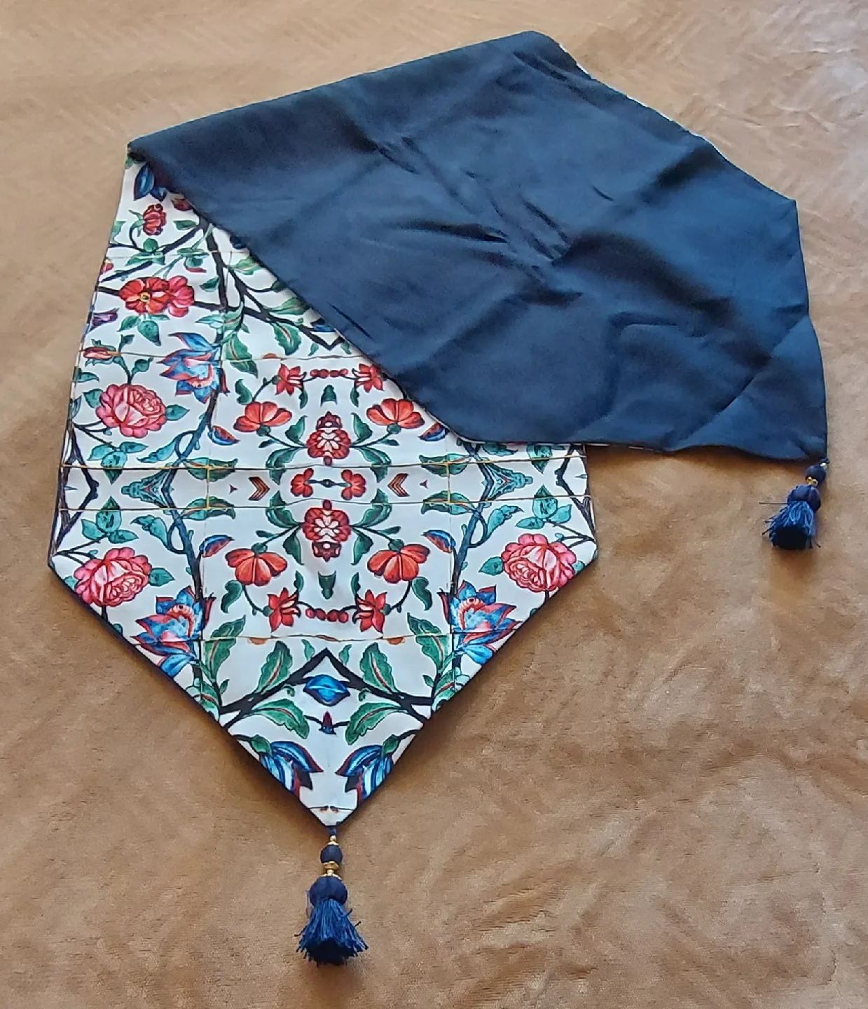 🥕Floral Patterned Table Runner image indicator(2)